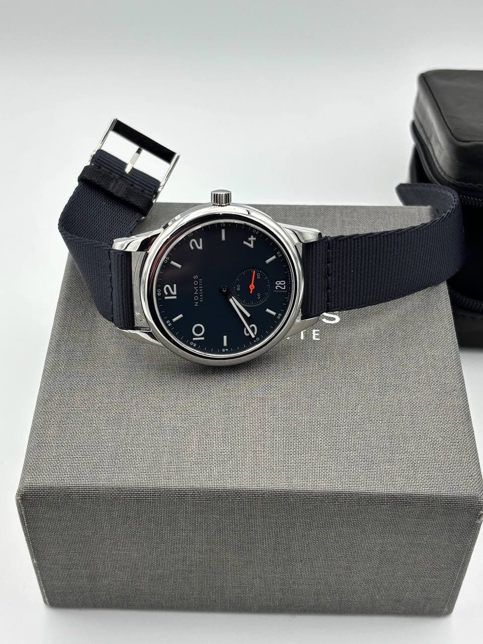 Nomos Club automatic date Atlantic 3