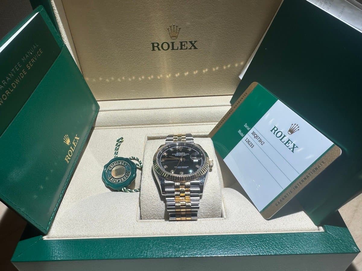 Rolex Datejust 36 mm сталь Oystersteel и желтое золото; циферблат: ослепительно черный, бриллианты; браслет: Jubilee.  Референс 126233