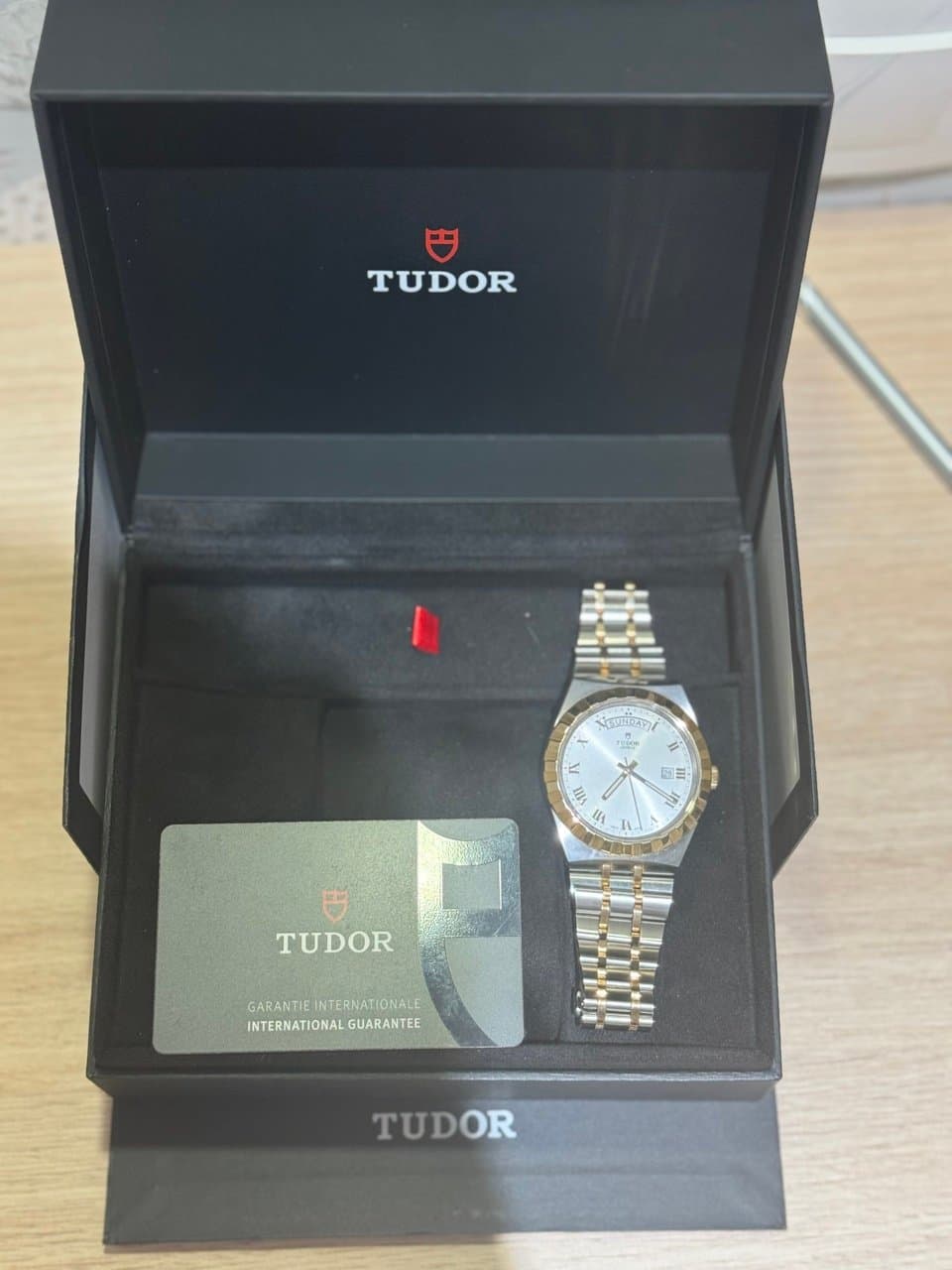 Tudor royal биколор