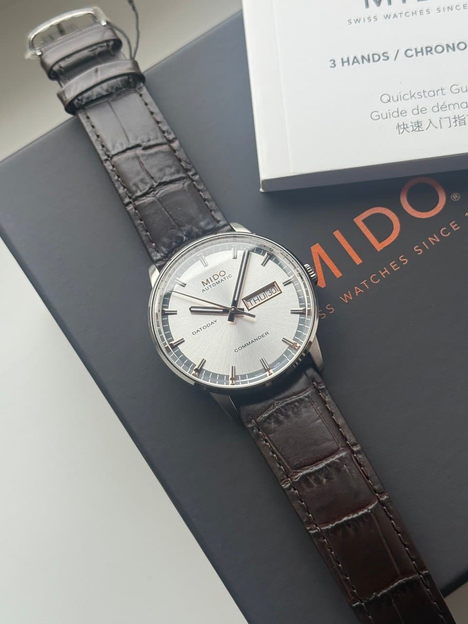 Mido COMMANDER! M016.430.16.031.80. ШИКАРНЫЙ СЕРЕБРИСТЫЙ ЦИФЕРБЛАТ С ЭФФЕКТОМ ПЕРЕЛИВАЮЩИХСЯ ЛУЧЕЙ SUNRAY, САПФИР, КОЖАНЫЙ РЕМЕШОК, 40mm. 4