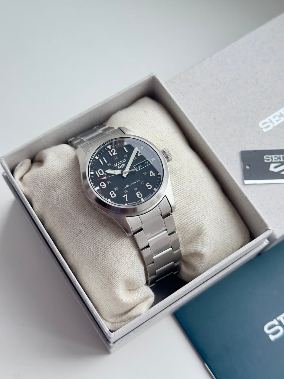 Seiko 5 SPORTS JDM SBSA111 FIELD MILITARY BLACK, КЛАССНЫЕ ФИЛДЫ С АРАБСКИМИ ЦИФРАМИ, ЧЁРНЫЙ ЦИФЕРБЛАТ, БРАСЛЕТ, РЕДКИЙ ЭКЗЕМПЛЯР, ВНУТРИЯПОНСКИЙ РЫНОК, ЯПОНСКАЯ СБОРКА. 3
