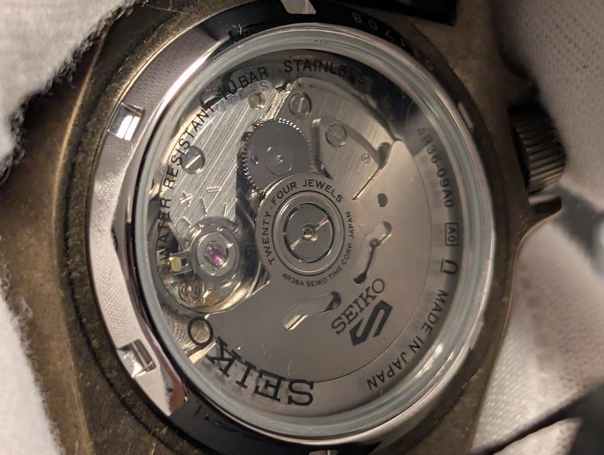 Seiko 5 SPORTS SRРЕ80К1 фактурный циферблат, коричневый комбинированный ремешок, корпус бронзового цвета 42мм (МУЖСКИЕ) 5