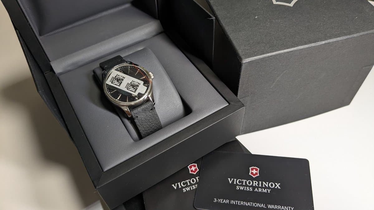 Victorinox 241754 ALLIANCE SMALL перламутровый циферблат, тёмный кожаный ремешок, корпус 35мм (ЖЕНСКИЕ) 9