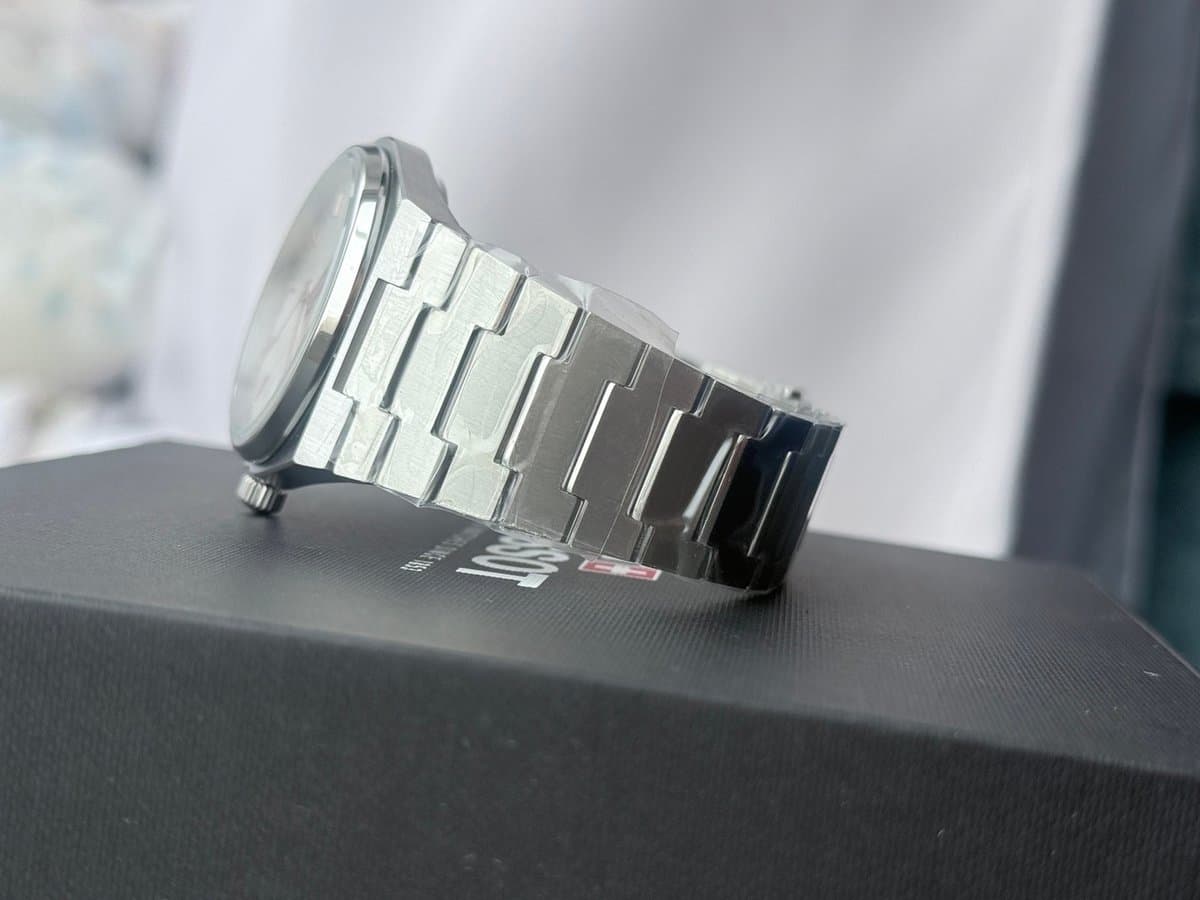 Tissot PRX 40mm. T137.410.11.031.00. ИНТЕГРИРОВАННЫЙ БРАСЛЕТ. САПФИР. ЗОЛОТЫЕ МЕТКИ И СТРЕЛКИ. 9